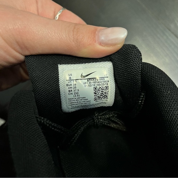 Nike AIRMAX Special Edition Black on Black Size 8 - Picture 2 of 5